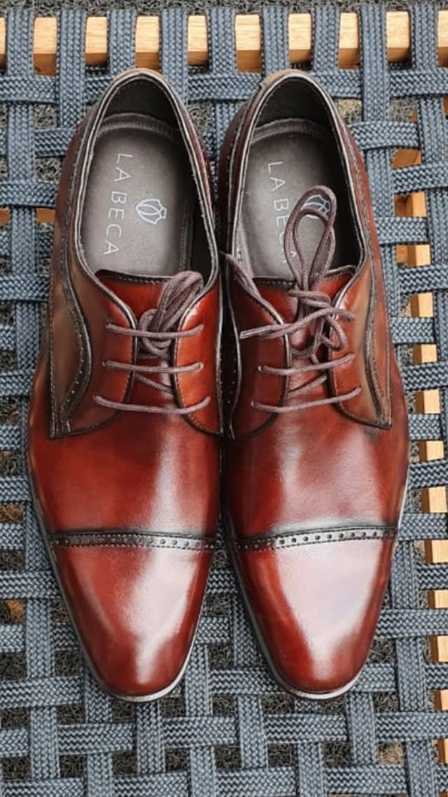 Sapatos sociais de couro marrom La Beca