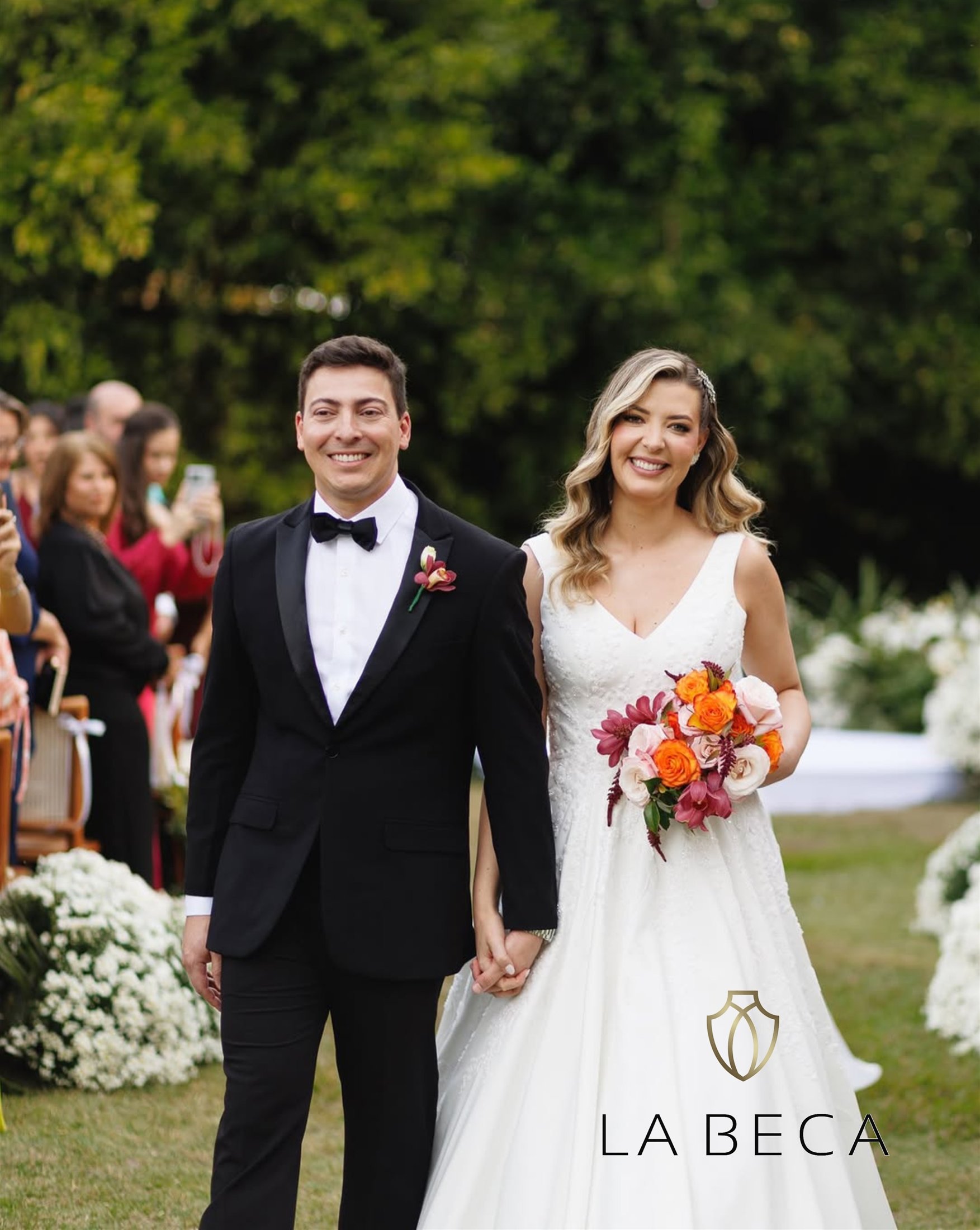Casal com traje de gala preto
